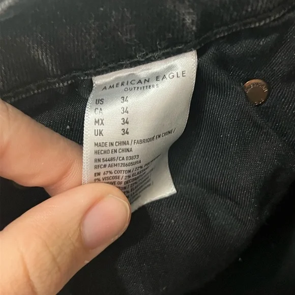 American Eagle Men’s Black Distressed Denim Shorts - Picture 4 of 4